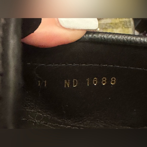 Louis Vuitton Monte Carlo Moccasin Black 10 euro 45
LV 11 Us Brand New wi… - Picture 7 of 9